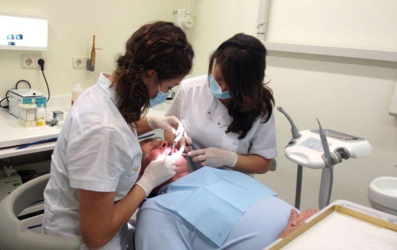 Un día ajetreado en la German Dentist Clinic Marbella, San Pedro